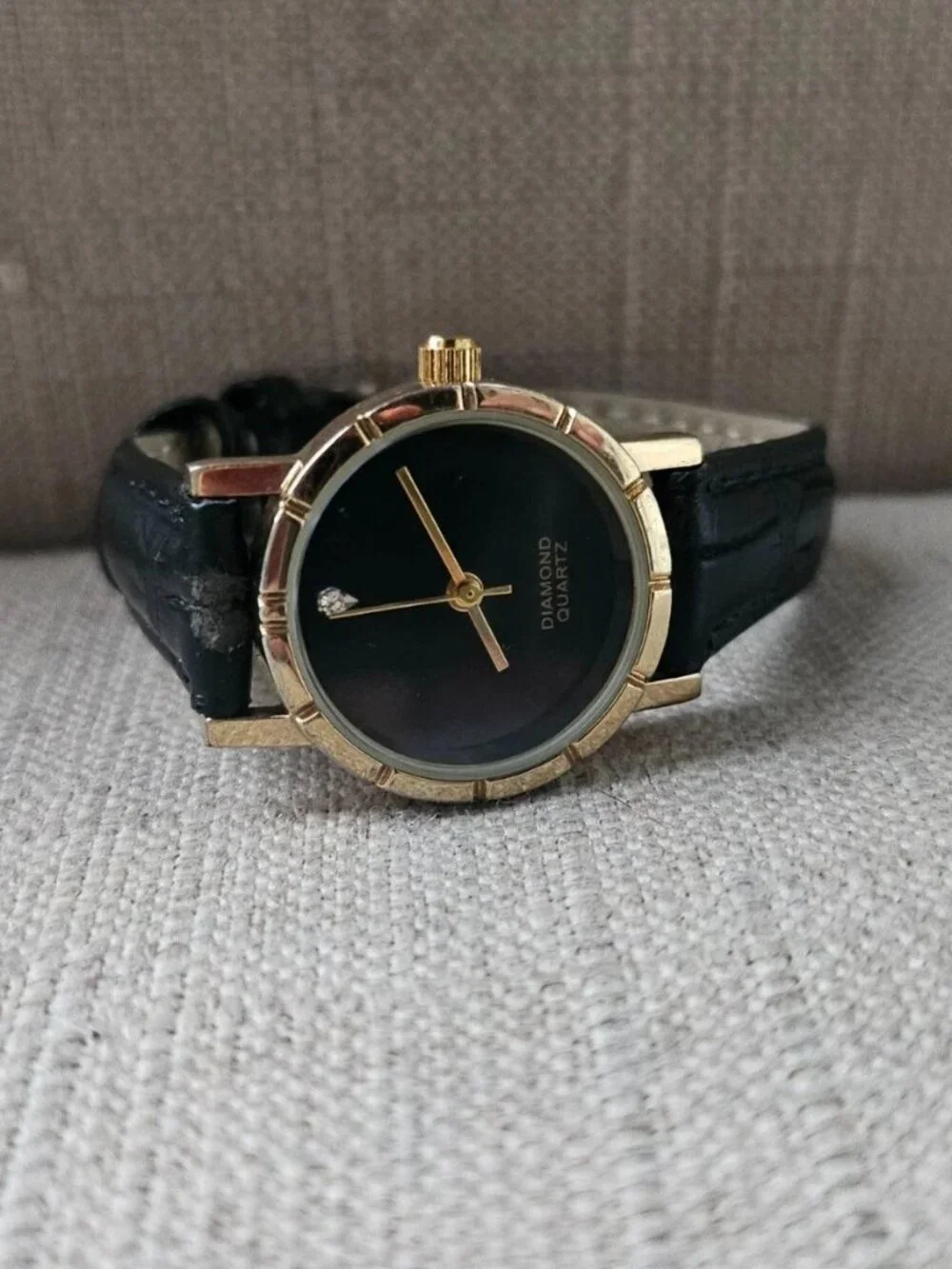 Vintage Diamond Quartz Ladies Wristwatch Black Leather Strap Analog Watch